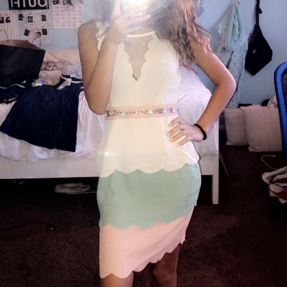 Scalloped fancy dress ☀️🌺