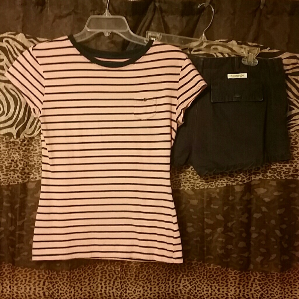 Old College Inn striped tee w/ mini pocket, large