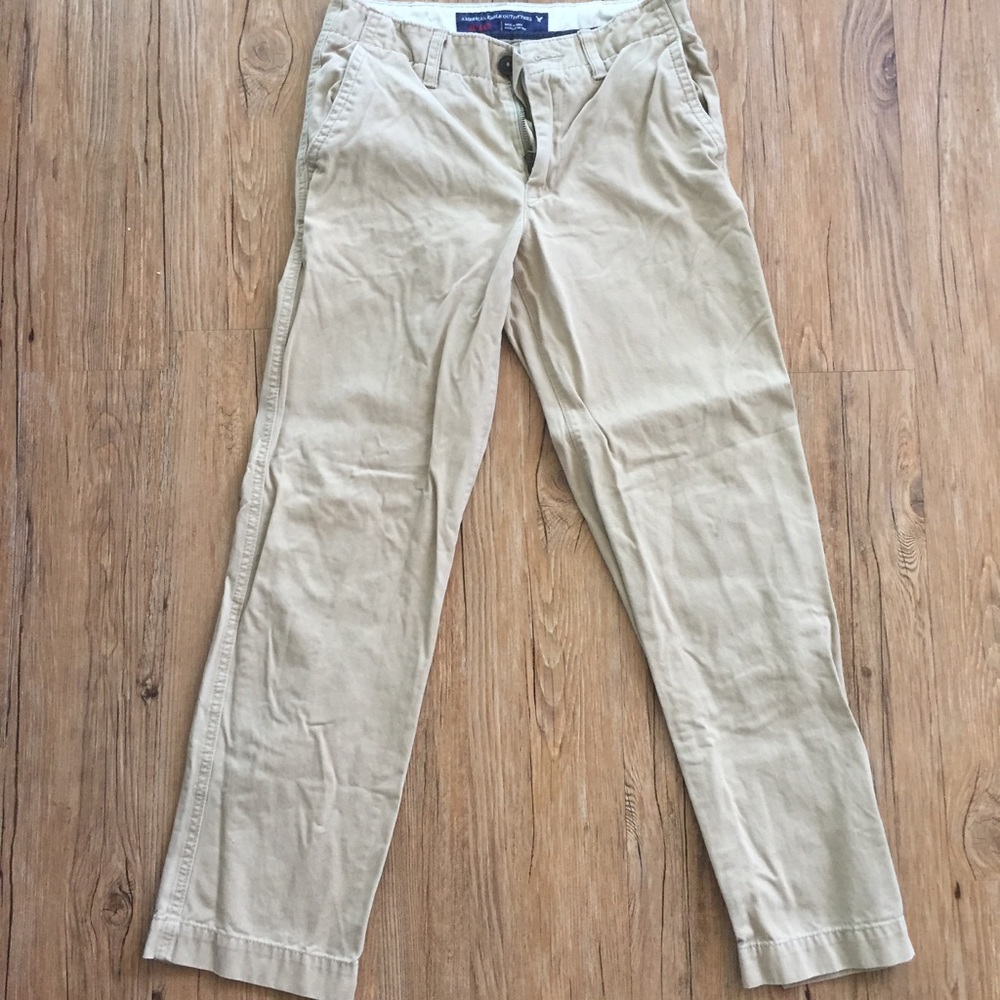 Very nice America Eagle relaxed Khakis 29/32