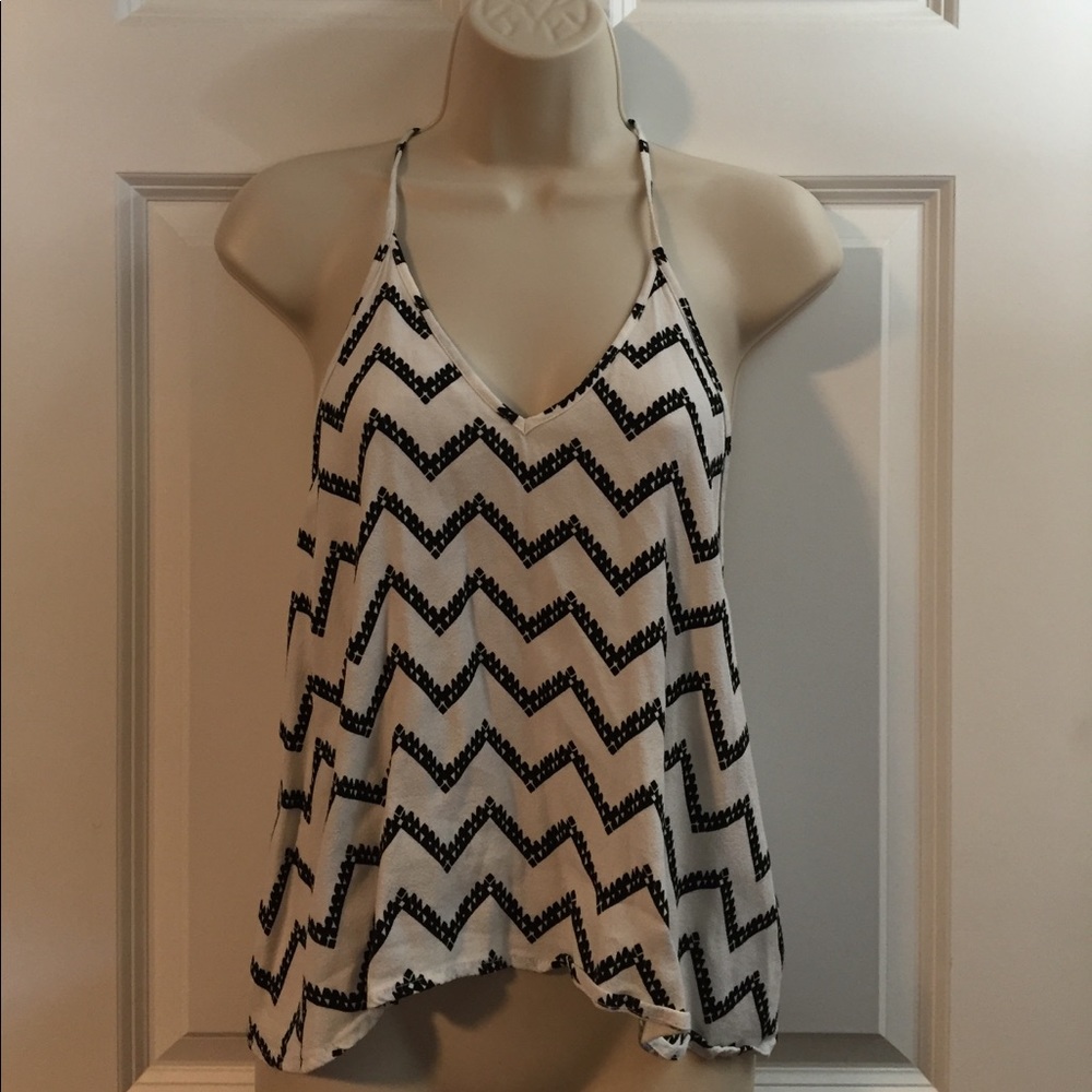 ❌DONATED❌Cute racerback zig zag black & white tank - Picture 1 of 5