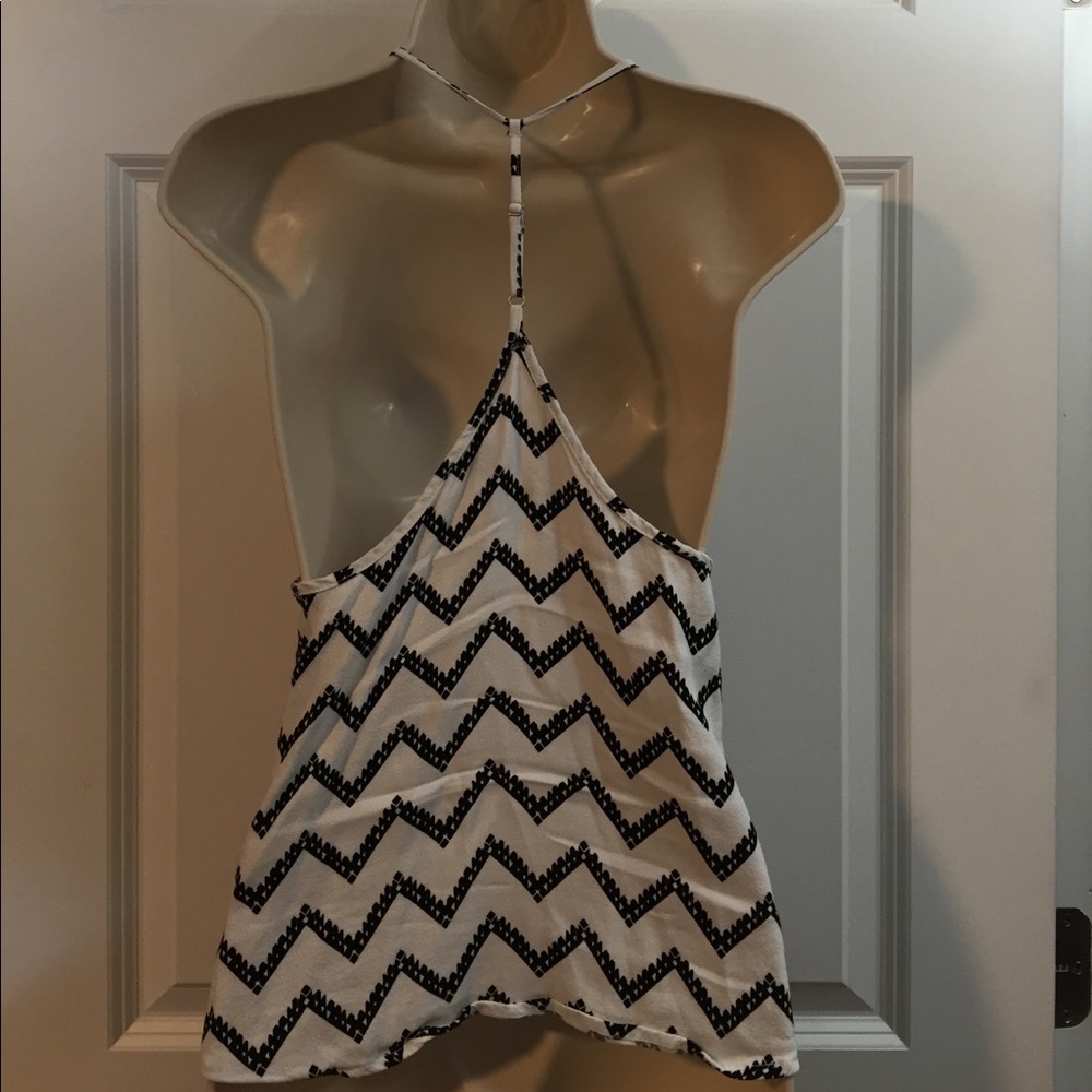 ❌DONATED❌Cute racerback zig zag black & white tank - Picture 3 of 5