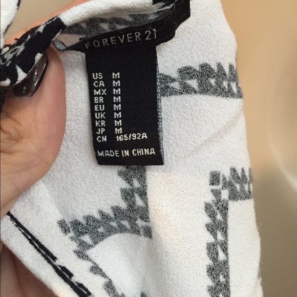 ❌DONATED❌Cute racerback zig zag black & white tank - Picture 4 of 5