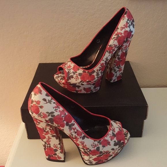 🌸❤️Host Pick❤️🌸 ROMANTIC Floral Plataforms NIB - Picture 5 of 5