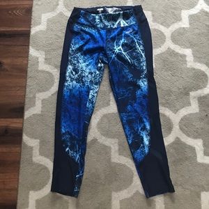 Blue yoga pants 3/4 length