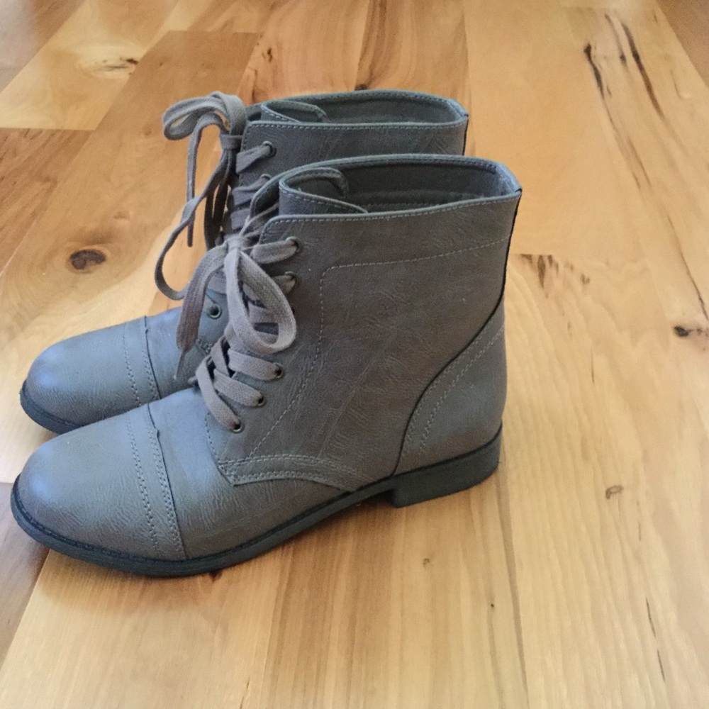 REDUCED AGAIN ‼️EUC Rampage Combat Boots!