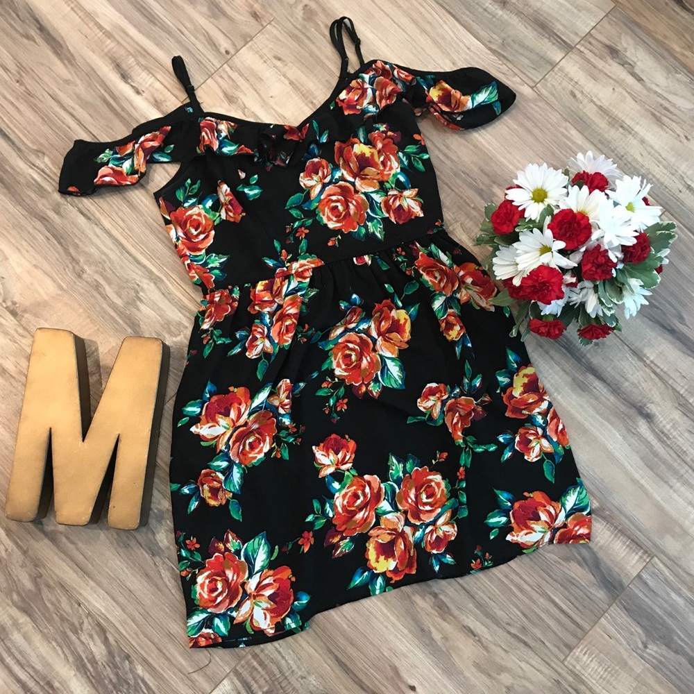 Xhilaration cold shoulder flowy dress