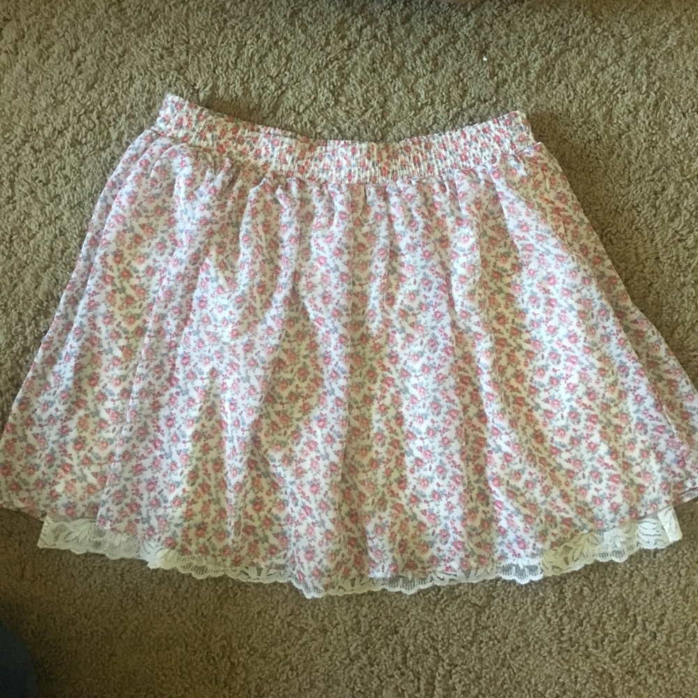 Pink and Cream Floral Skirt with Lace Detailing - Picture 1 of 2