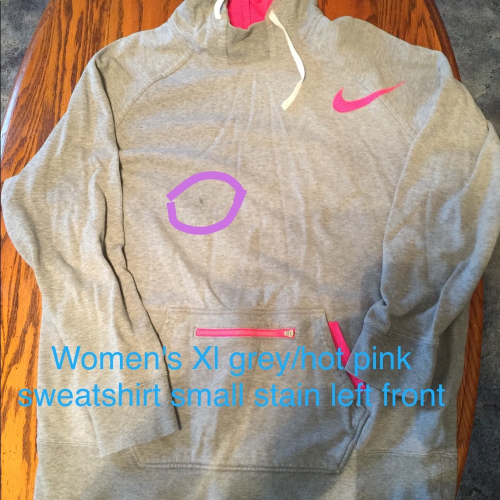 Xl Nike Sweatshirt gently used. See details on pic