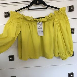 Cropped shoulder shirt- this seasons!