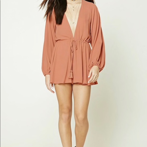 PLUNGING V-NECK LONG SLEEVE ROMPER - Picture 4 of 6