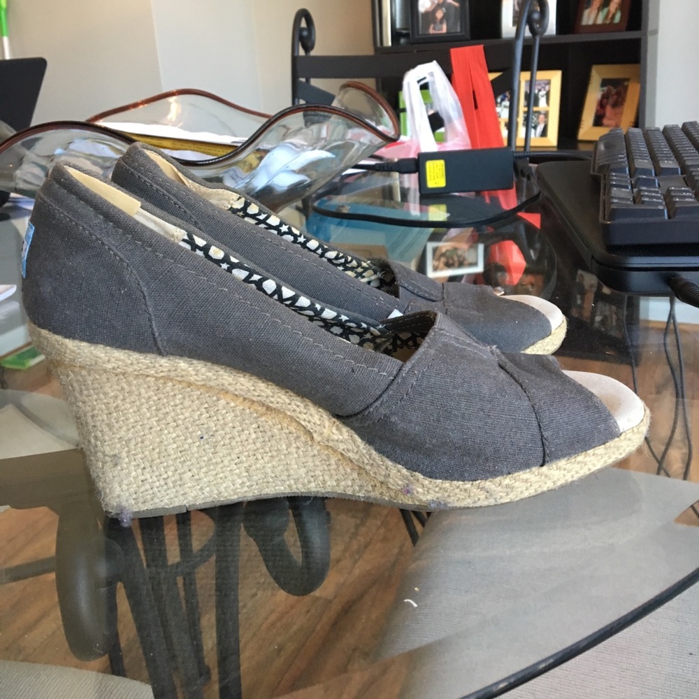 Toms wedges