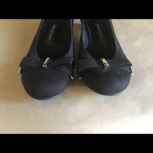 Dana Buchman Size 9.5 Black Heels with Bow 🎀