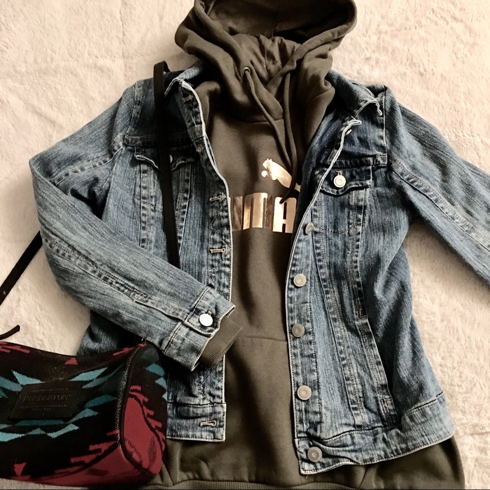 *MAKE AN OFFER* Relaxed Fit Denim Jacket