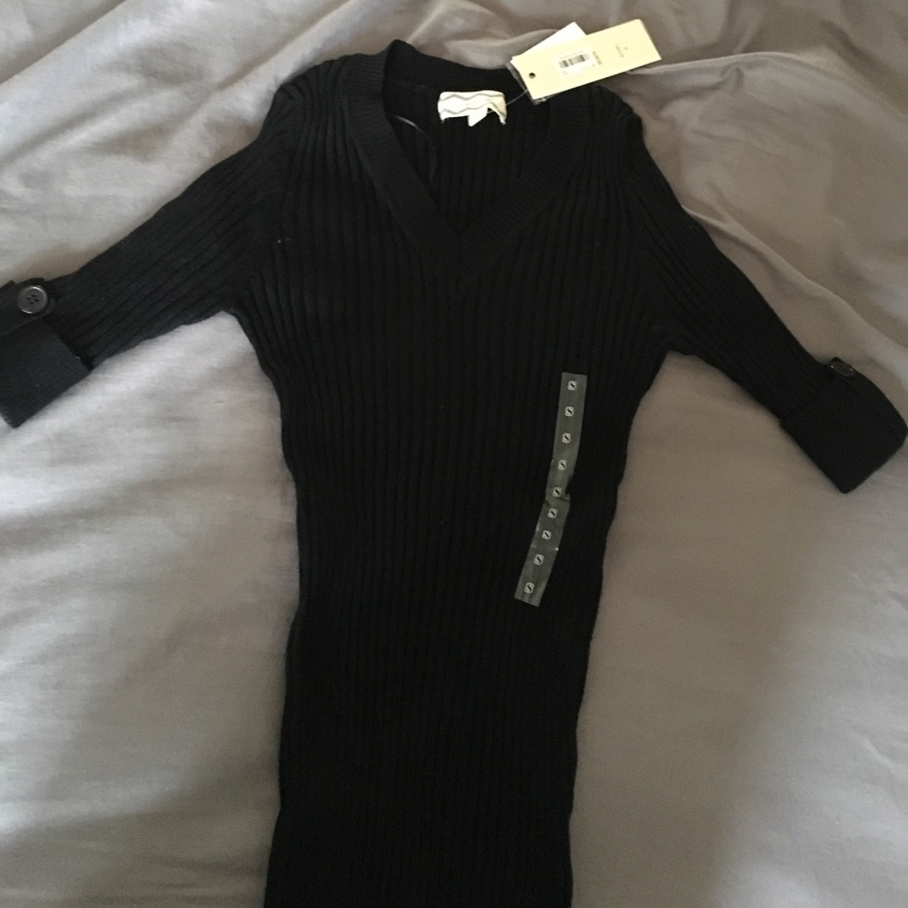 Black quarter sleeve ribbed top, size small