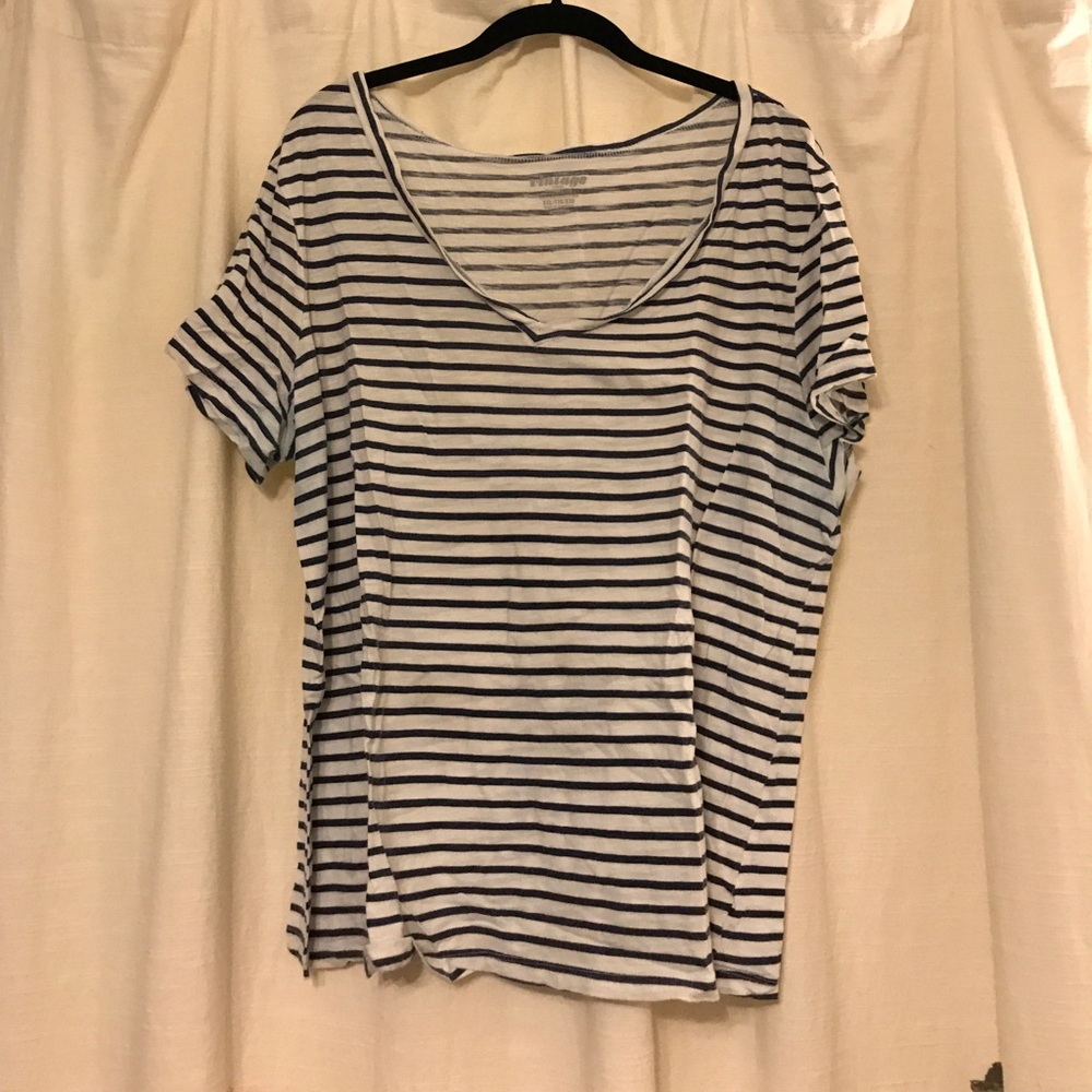 Old Navy v-neck tee