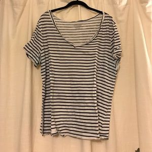 Old Navy v-neck tee