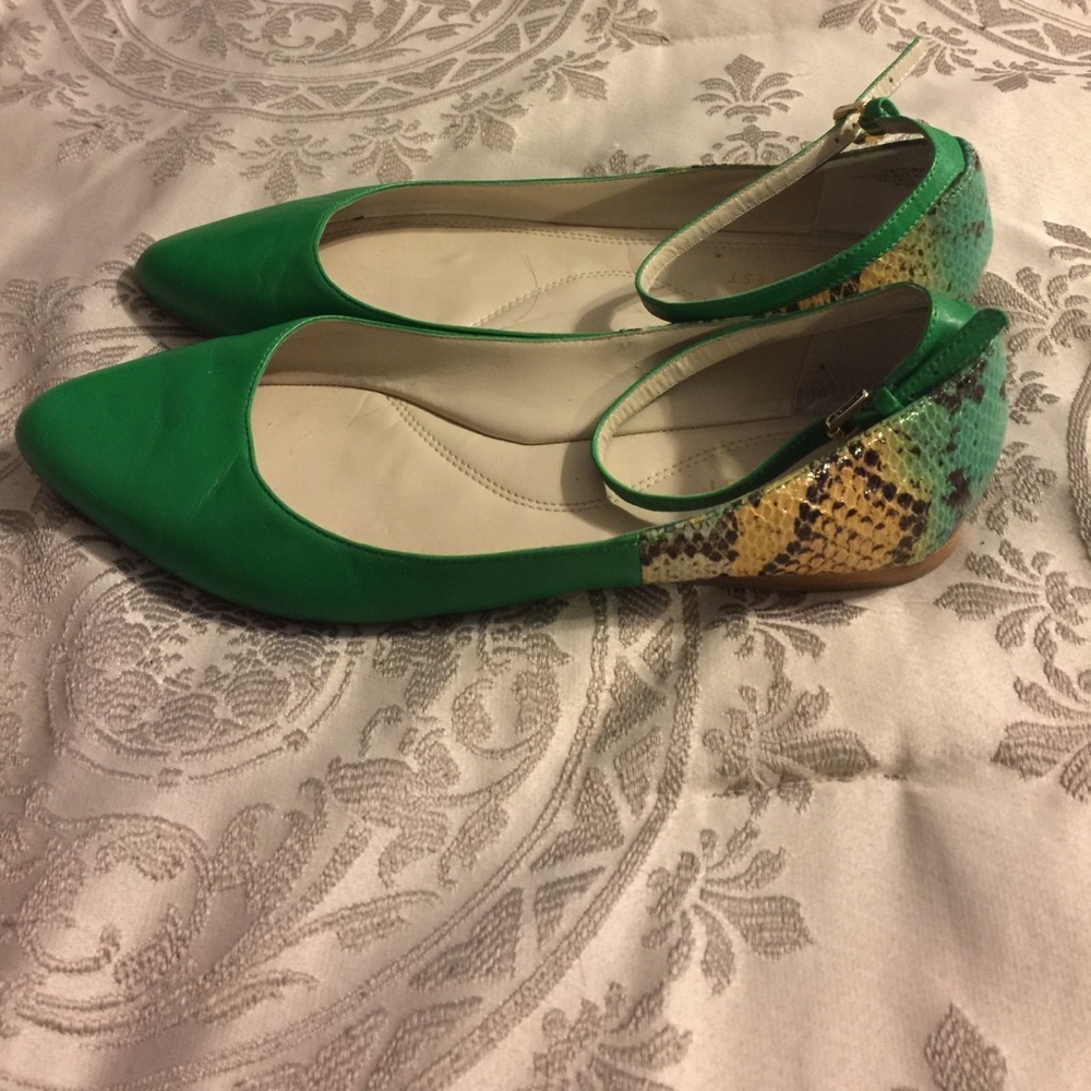 Green Nine West flats size8.5