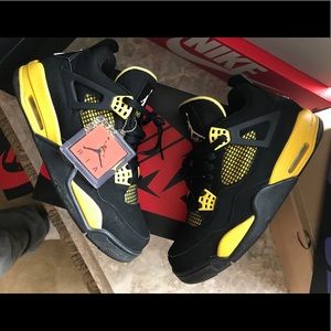 Air Jordan thunder 4s
