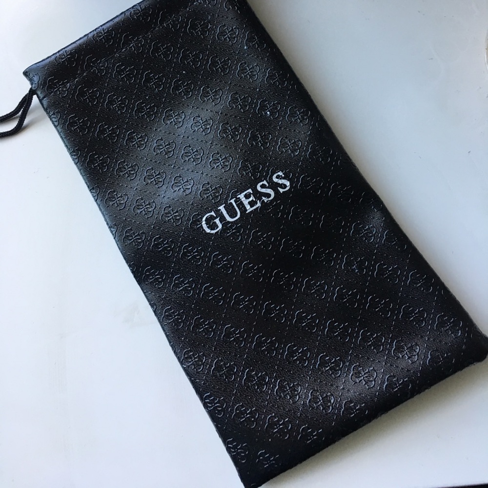 Guess pouch