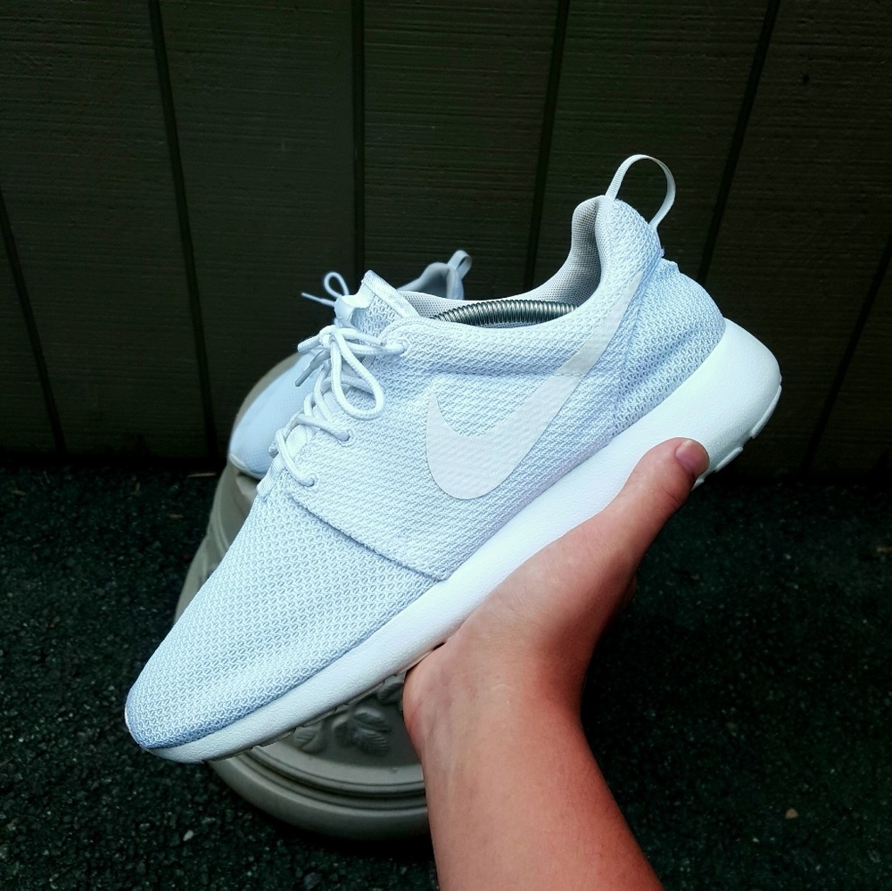 Men's Nike Roshe One Triple-White size 10