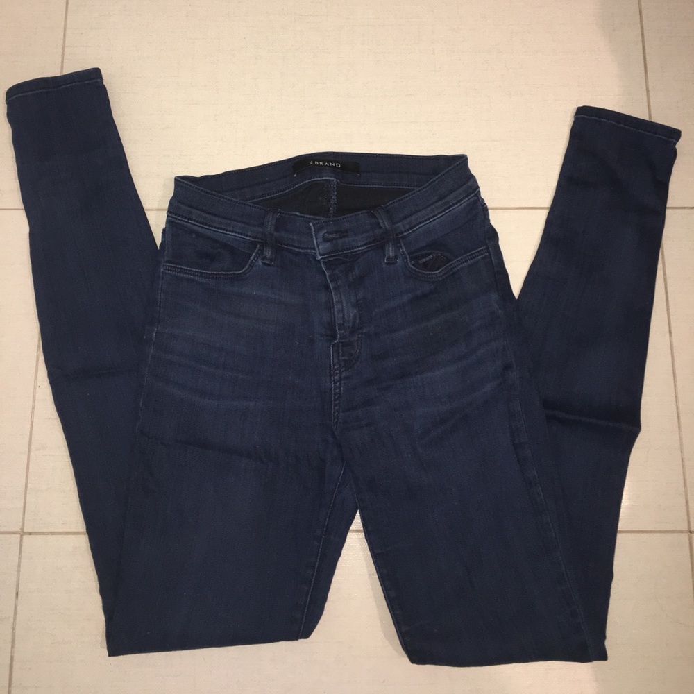 Like new J Brand dark skinny jeans