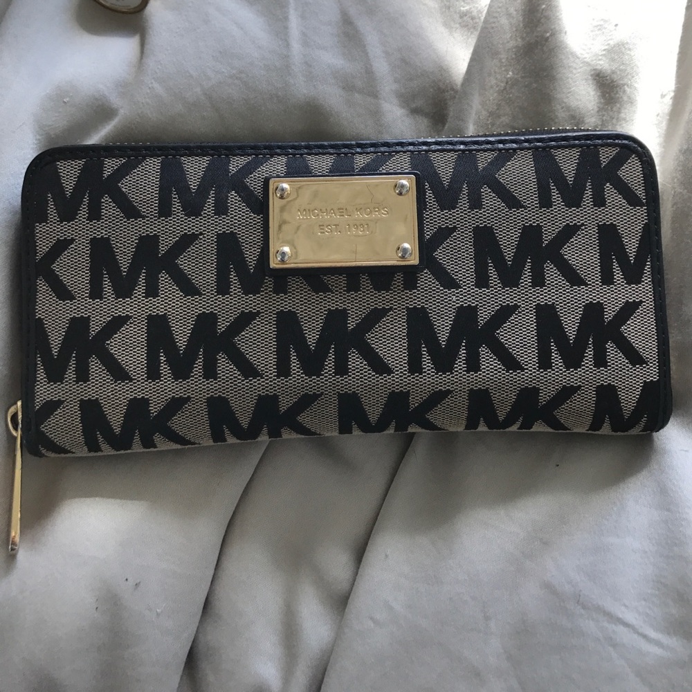 Michael kors wallet
