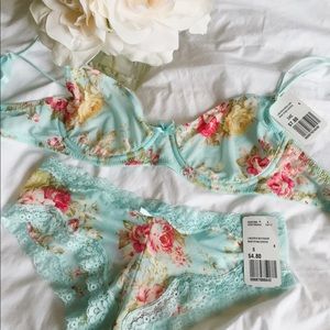 Floral lace intimate set