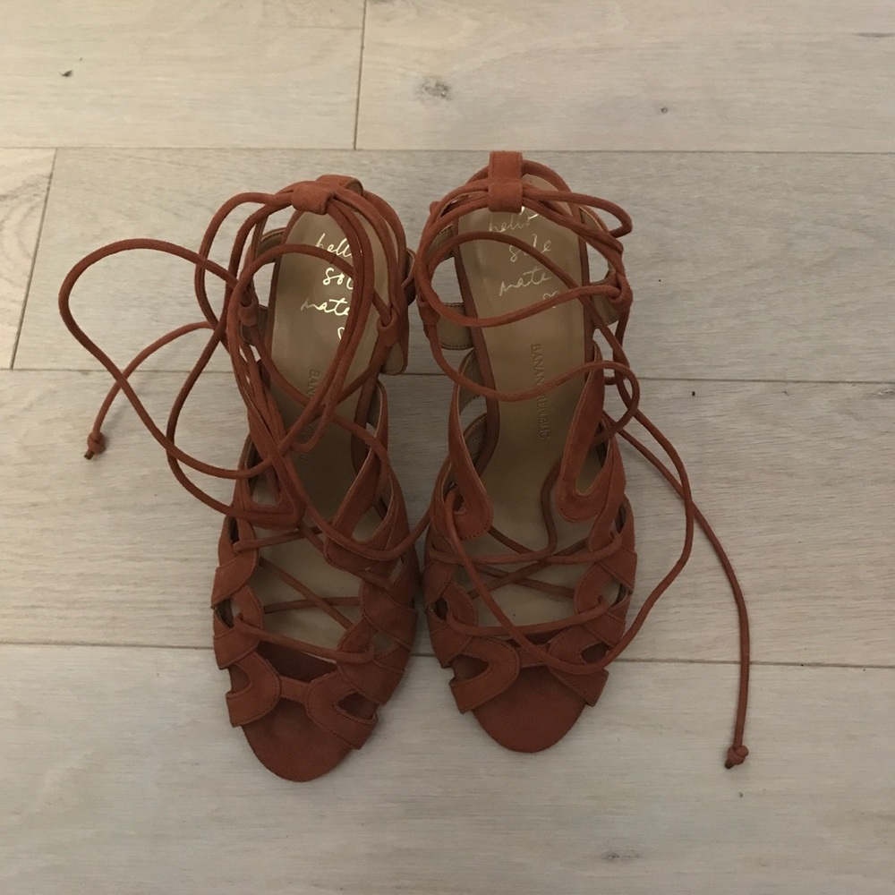 Banana republic lace heels in size 8.5