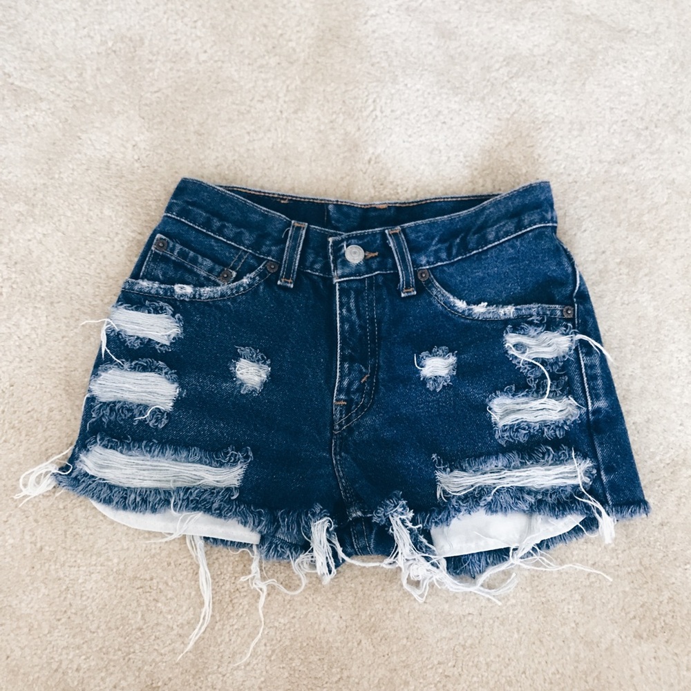 SOLD Levi vintage washed denim shorts