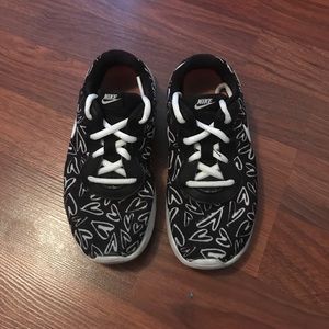 Size 13 Nike tennis shoes