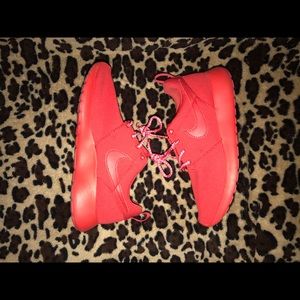 ❌⭕️❌⭕️red nikes.