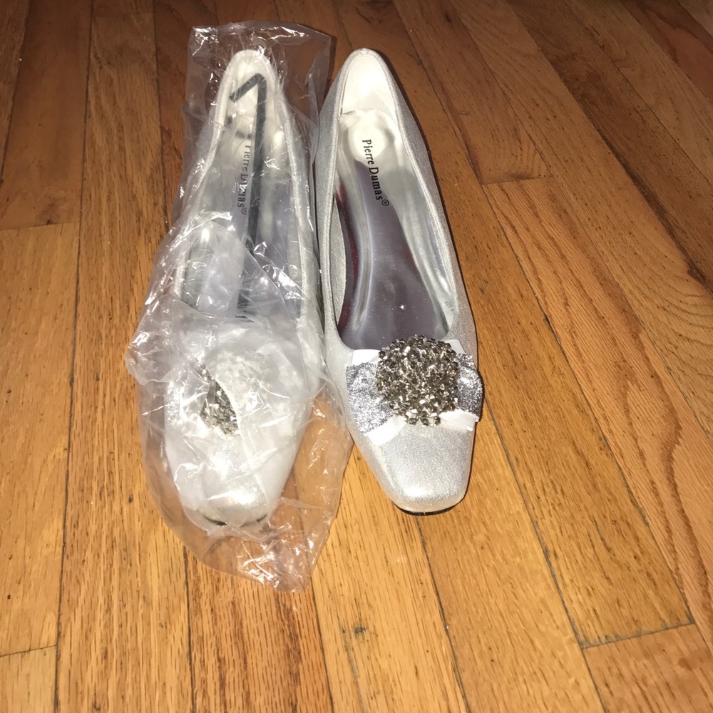 Pierre Dumas sliver low heels brand new