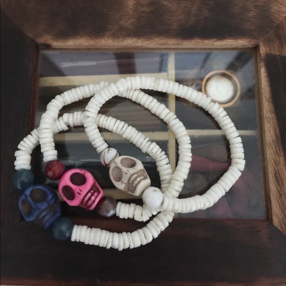 Set of Three skulls Bracelets ! - Picture 7 of 8