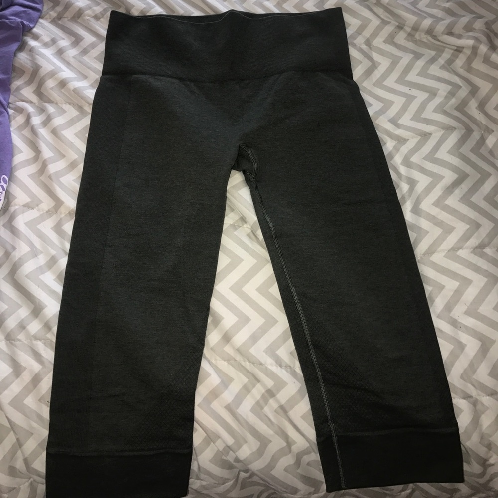 Lululemon seamlessly street crop!