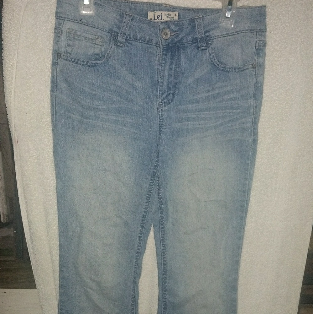 L.e.i. Sophia Hipster Flare jeans