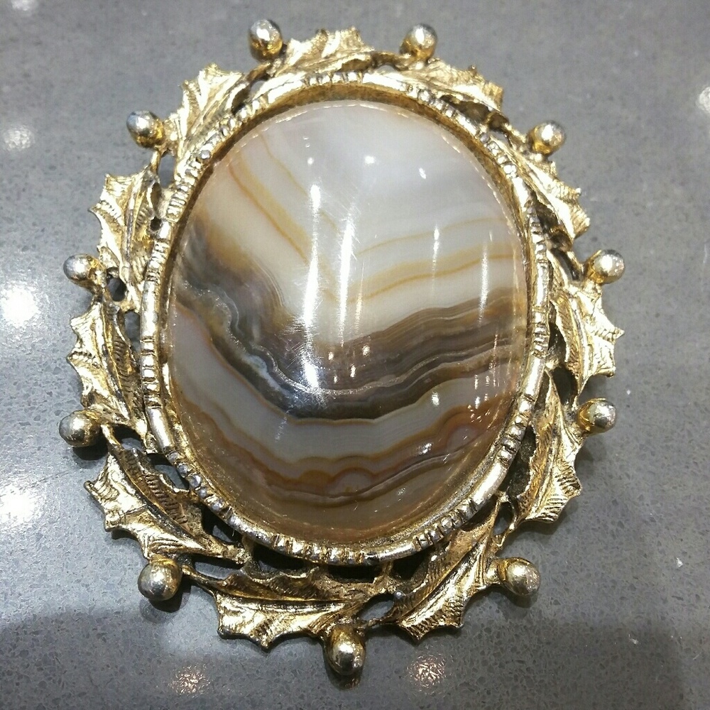 Vintage brooch /pin/pendant