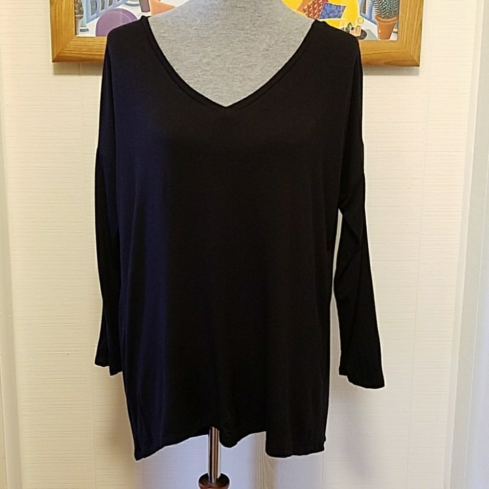 Black loose top