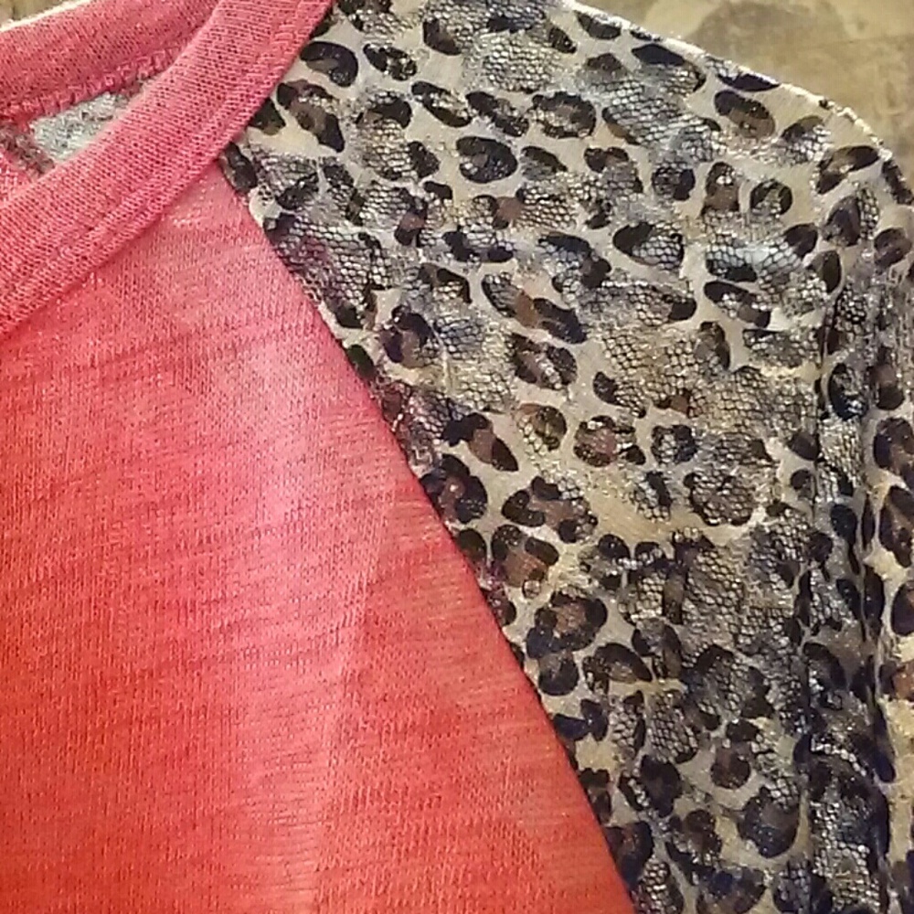 Cute top pink with cheetah see thru sleeves - Picture 2 of 3