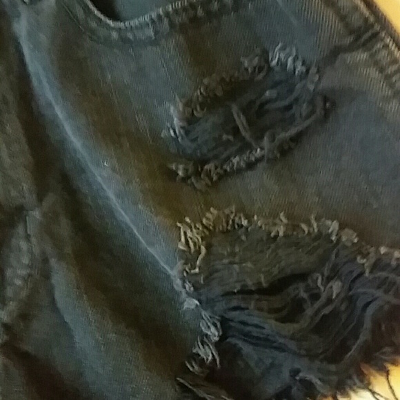 HOLLISTER BLACK DESTROYED JEAN SHORTS - Picture 3 of 4