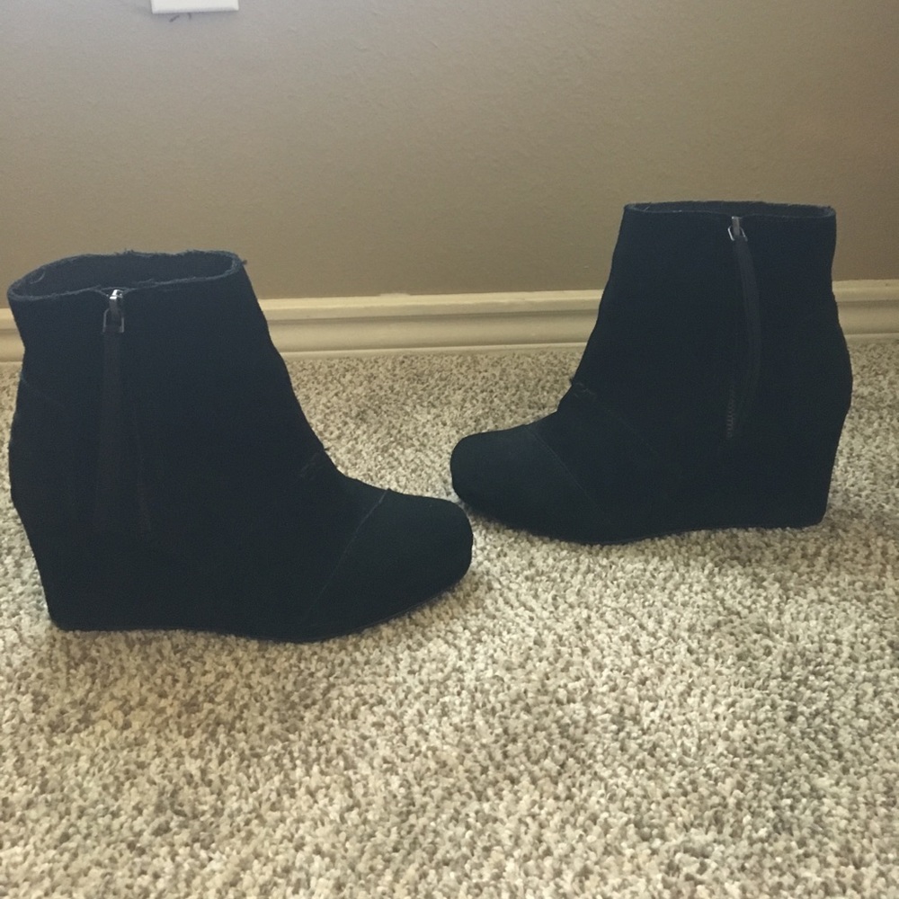 Black TOMS Desert Wedge