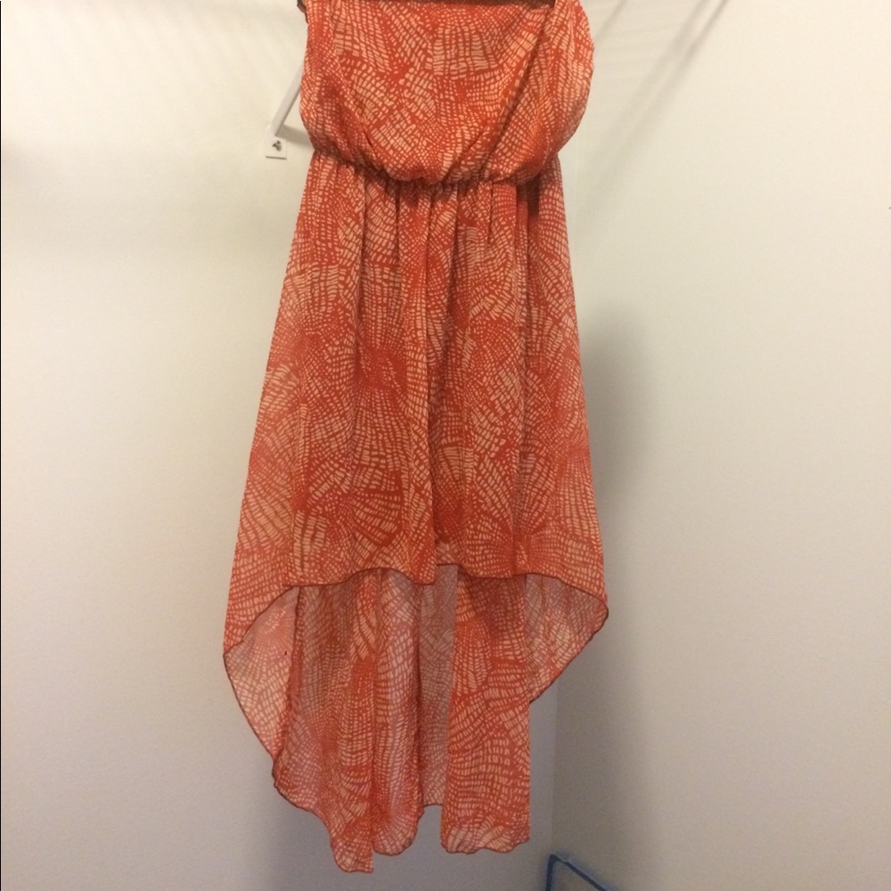 BEAUTIFUL orange patterned strapless dress.