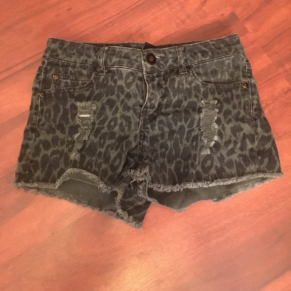 Chita print dark green shorts