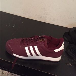 Maroon adidas "samoa"