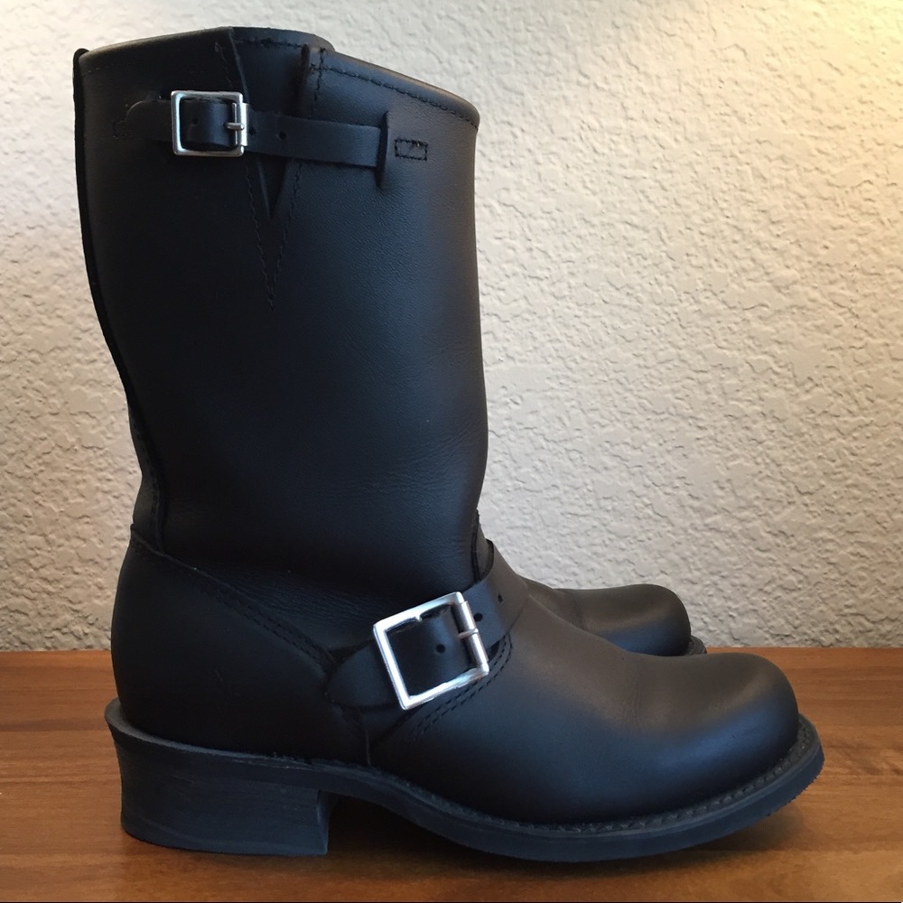 Frye Engineer 12r in Black; Women's 7
