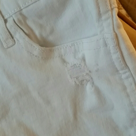 HOLLISTER WHITE JEAN SHORTS - Picture 4 of 6