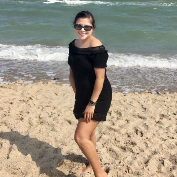 Meet your Posher, April - Picture 2 of 4