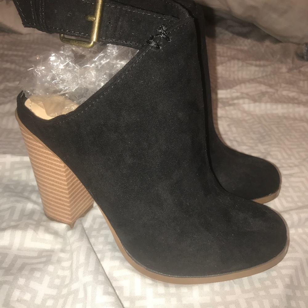 Never worn casual wide heel shoes