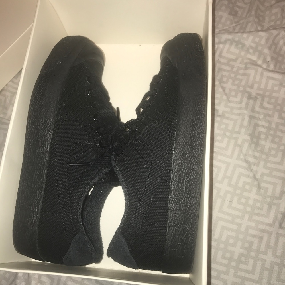 Nike black on black tennis 👟 ⚫️