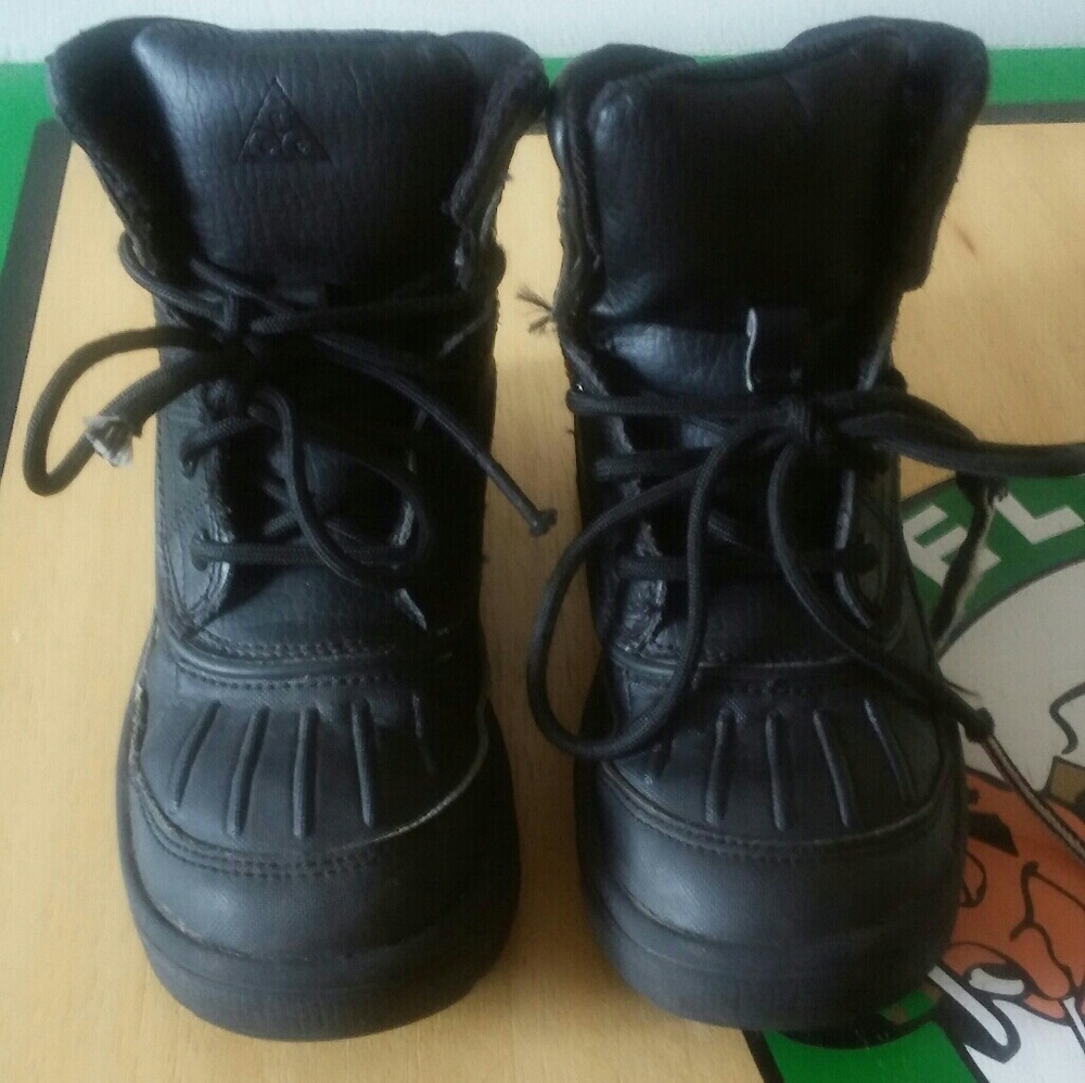 SOLD ..Acg woodside 2 nike boots