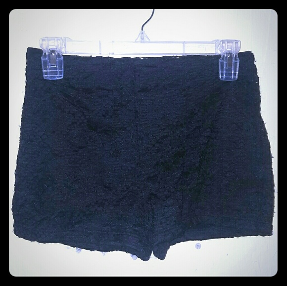 Black Body Central Lace Shorts - Picture 1 of 3